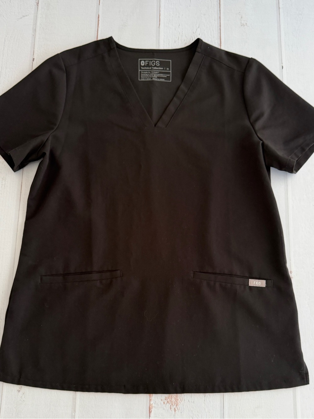 FIGS Technical Collection Slim Fit V-Neck Scrub Top Women’s Medium